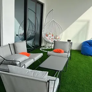 luxury-apartment-5-minutes-from-burj-khalifa.sharjah-hotels.com/